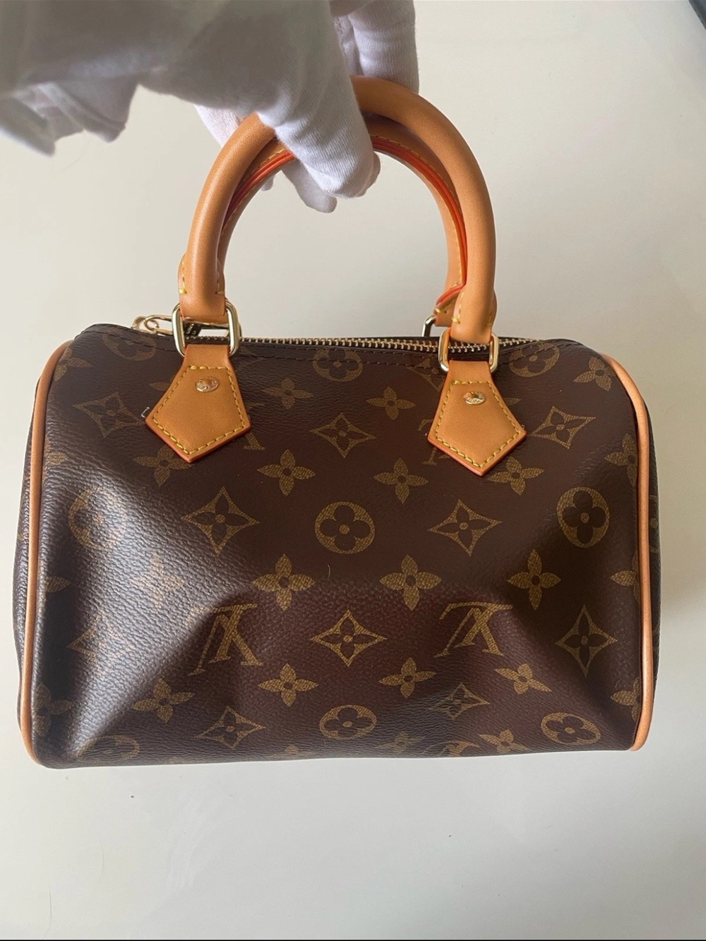Unbranded brown bag